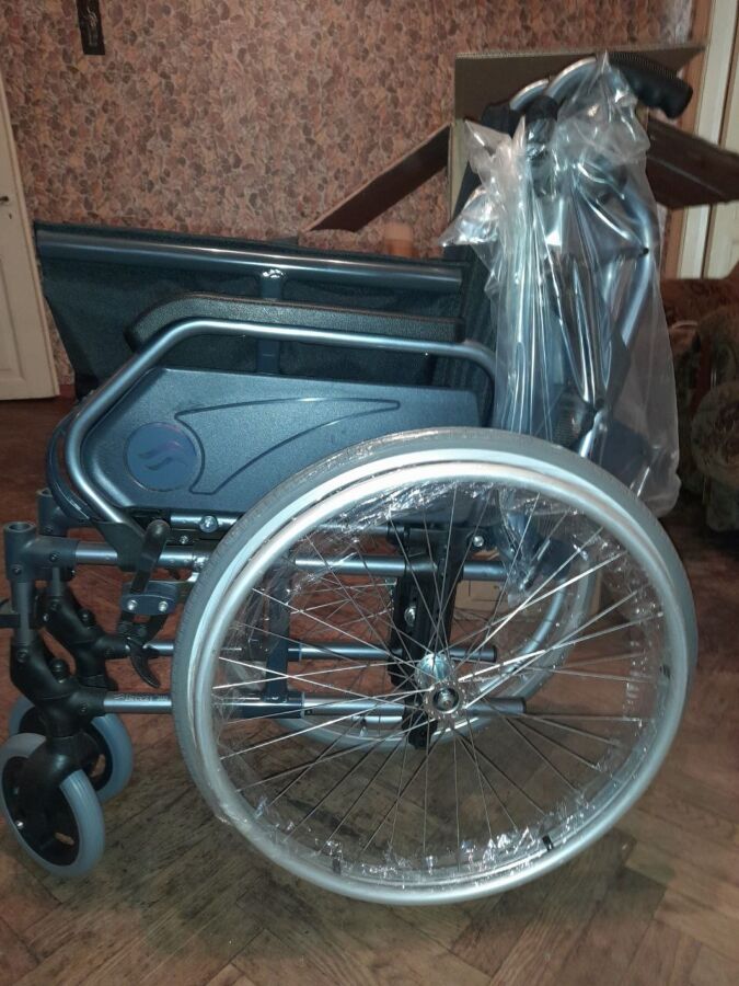 Новое Инвалидное кресло-коляска  Breezy 300(47,5) изготовитель Испания
