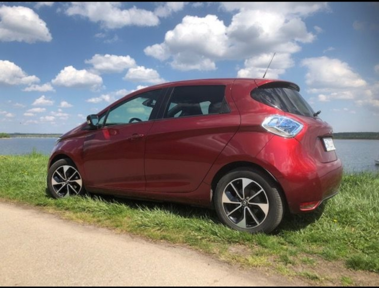 Продам Renault Zoe 2017 электромобиль