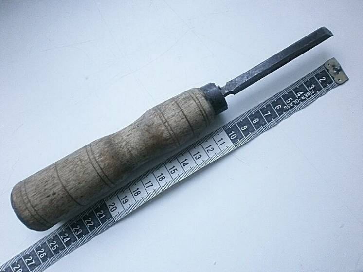 Инструмент стаместка с деревянной удобной ручкой