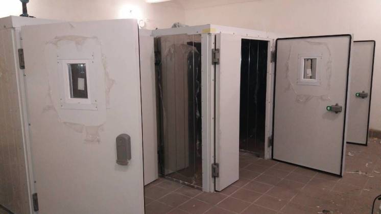 Двери для холодильно-морозильных камер откатные и распашные от завода
