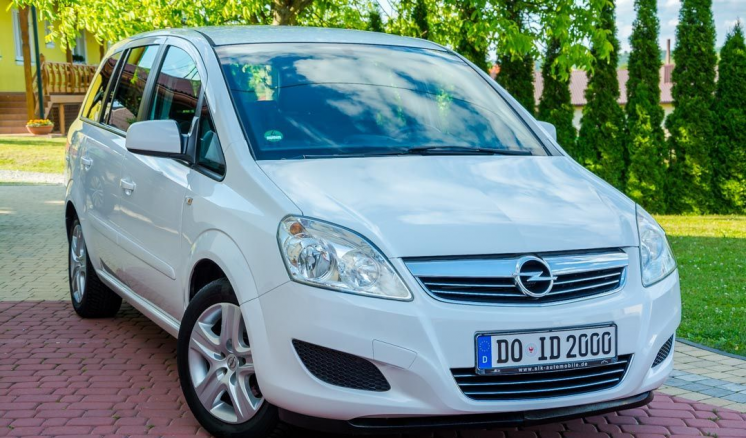 Продам Opel Zafira 1.9 дизель 7 мест  2010 год