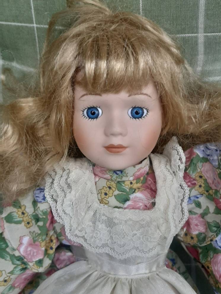 Кукла коллекционная керамическая CATHERINE SYMPHONY