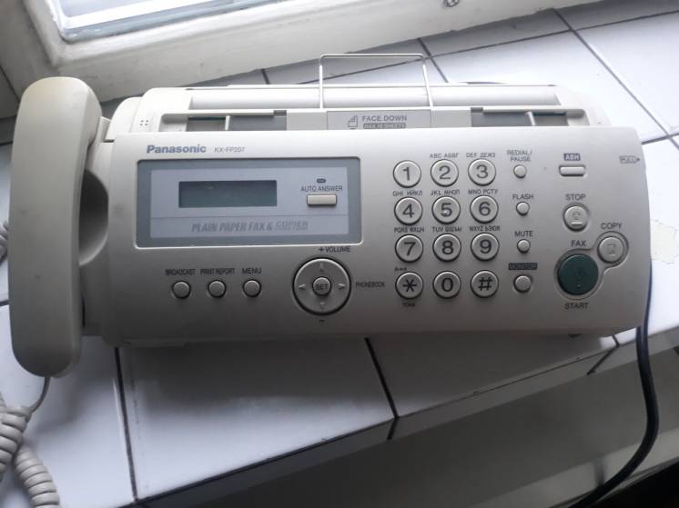 Факс Panasonic KX-FP207 із автовизначником номера.