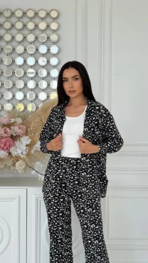 Костюм жіночий трійка