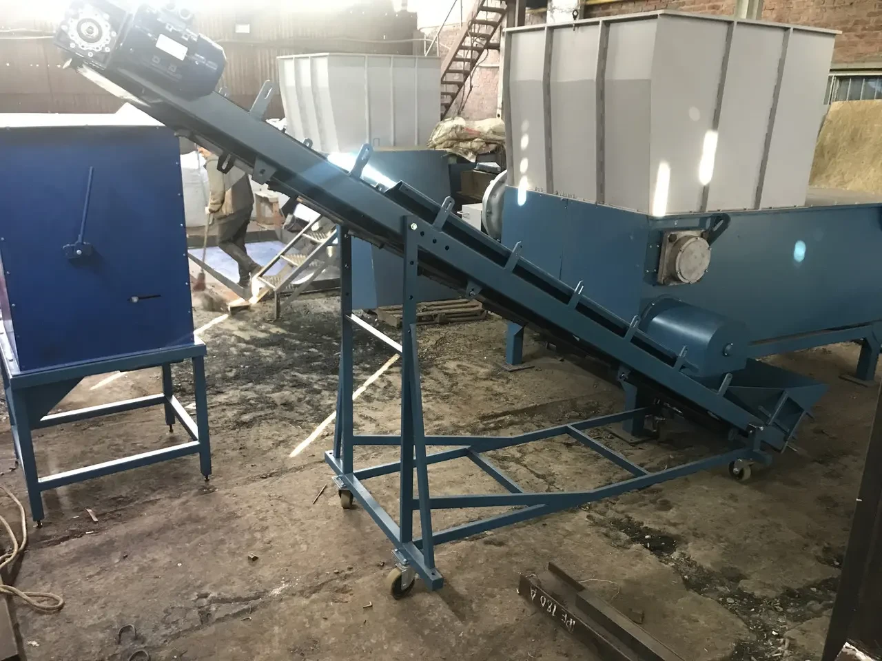 Шредер Shark ES15.2 (55 кВт) - роторный для полимеров и др. материалов