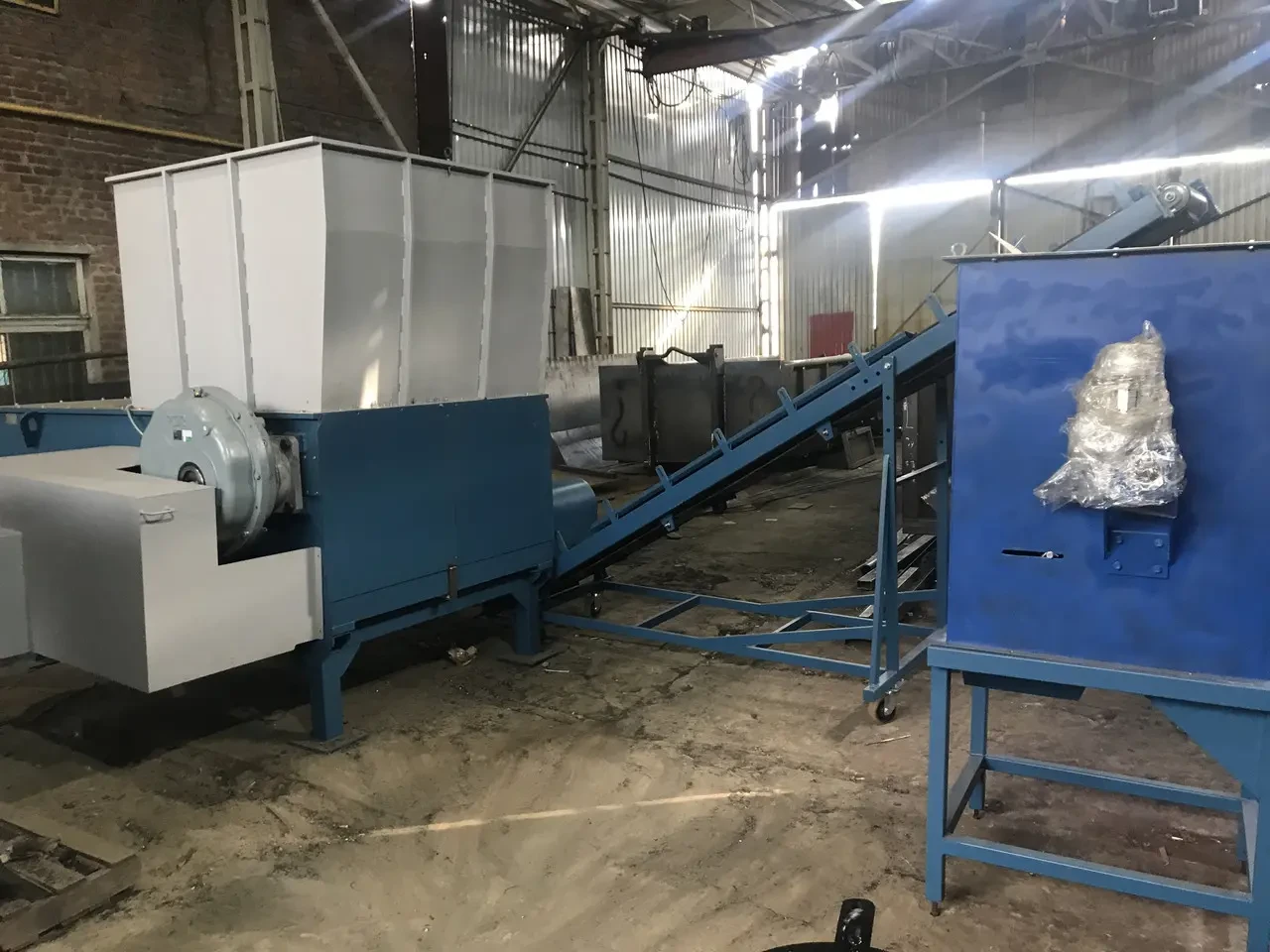 Шредер Shark ES15.2 (55 кВт) - роторный для полимеров и др. материалов 4