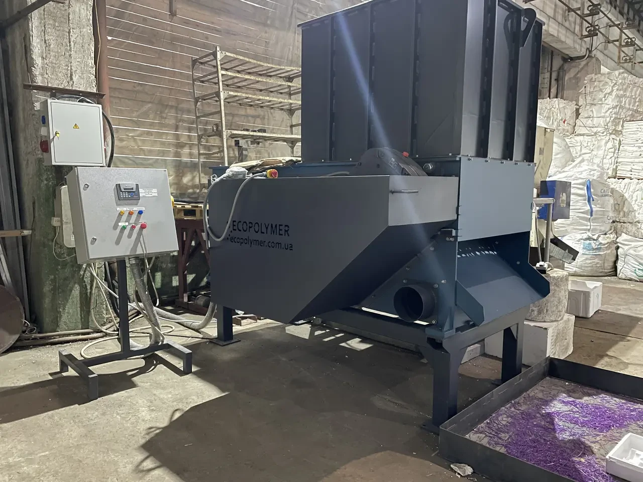 Шредер Shark ES15.2 (55 кВт) - роторный для полимеров и др. материалов 5