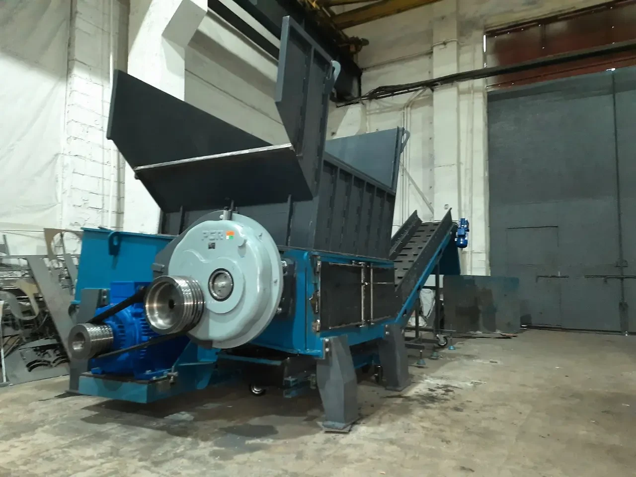 Шредер для литников и труб Shark ES10.2 (30кВт) 3