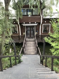 Продаж ресторану на воді.