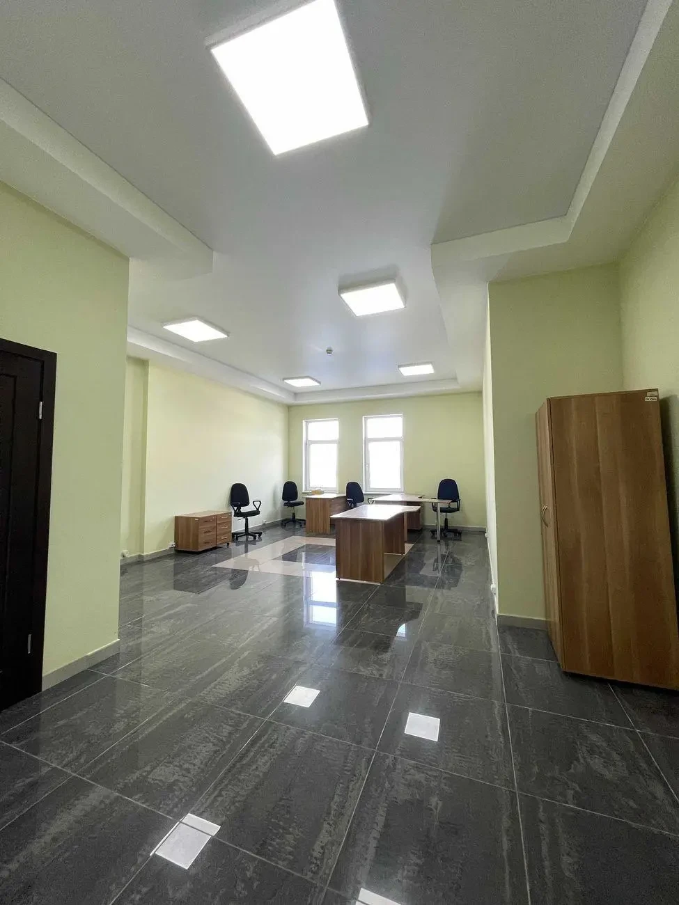 продаж офісного центру на Троещині. 5