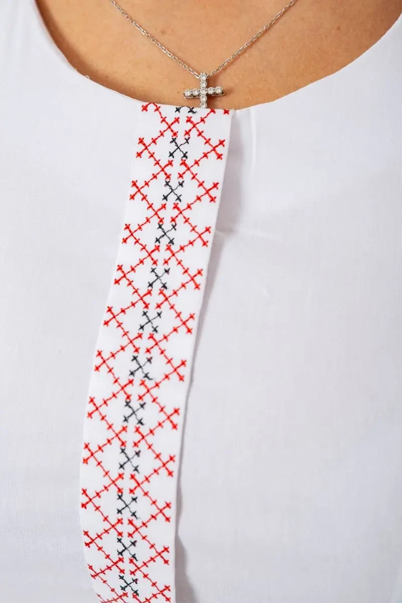 Блуза класична з вишивкою, колір білий, 230R03-1 6