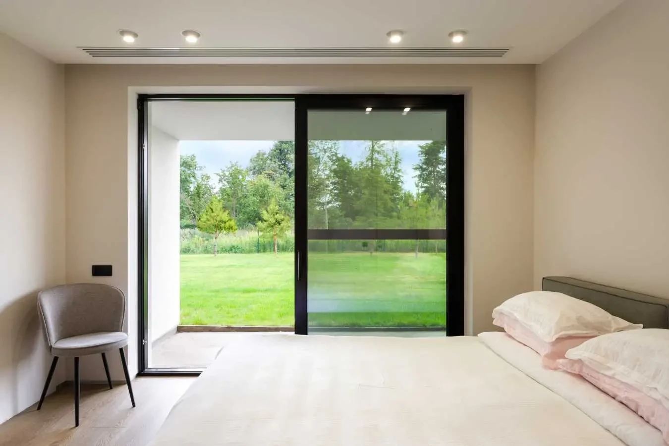 4-к будинок Обухівський, Нові Безрадичі, Нова 12