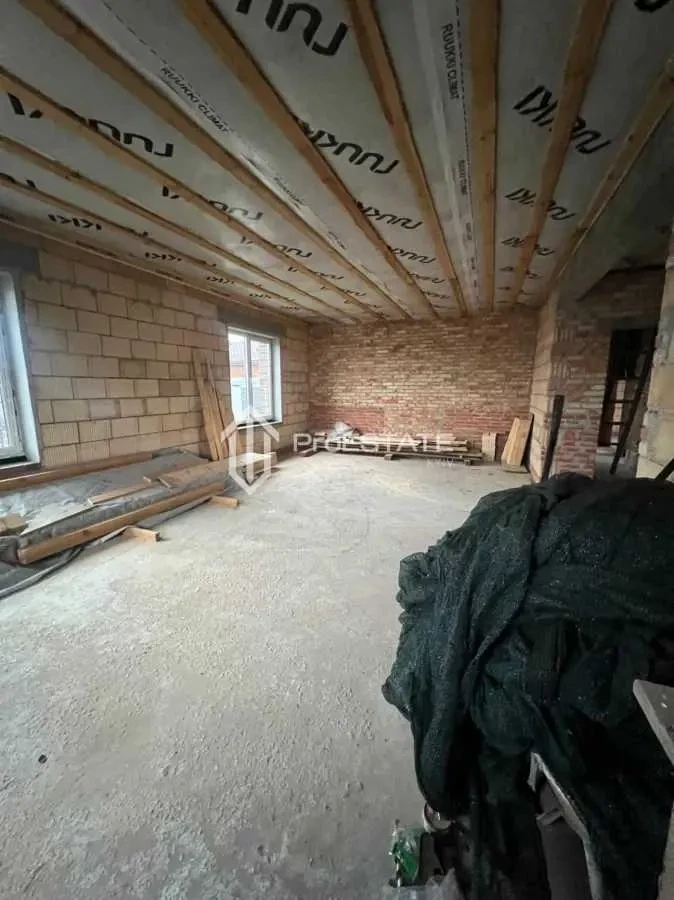 4-к будинок Вишгородський, Осещина, Фіалкова 15