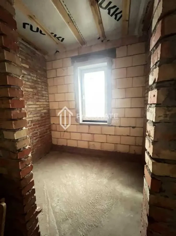 4-к будинок Вишгородський, Осещина, Фіалкова 10