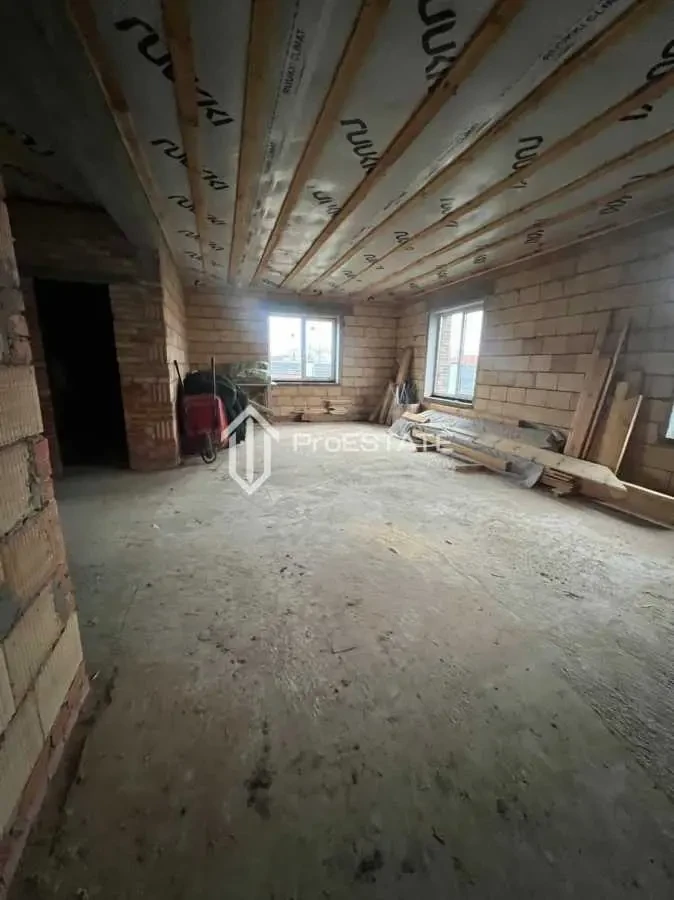 4-к будинок Вишгородський, Осещина, Фіалкова 16