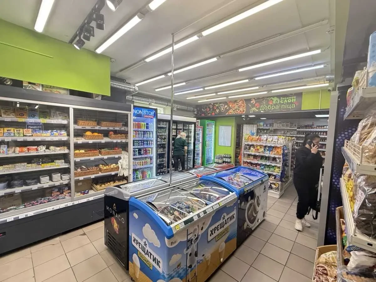 торгові площі Бучанський, Вишневе, Першотравнева 25А 4