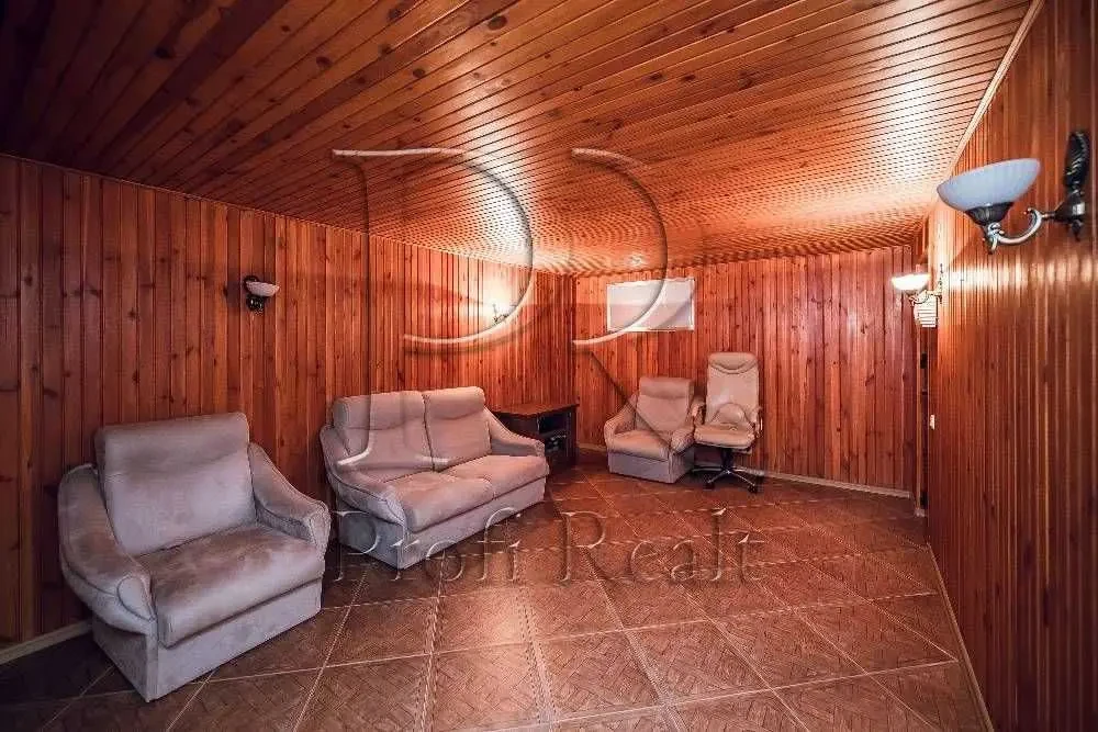 7-к будинок Бориспільський, Велика Олександрівка, Гагаріна вулиця 15