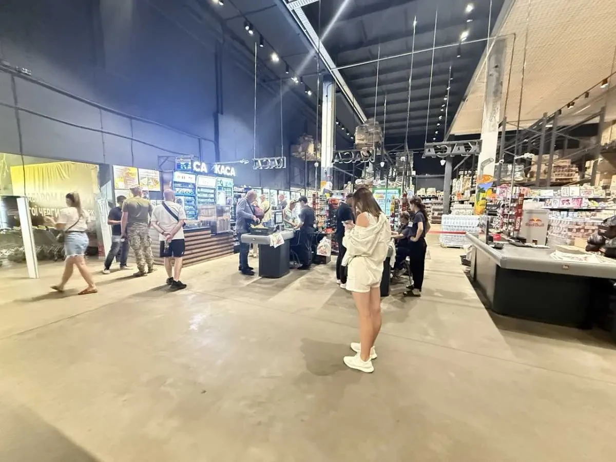 торгові площі Київ, Солом`янський, Миколи Василенка 1 3