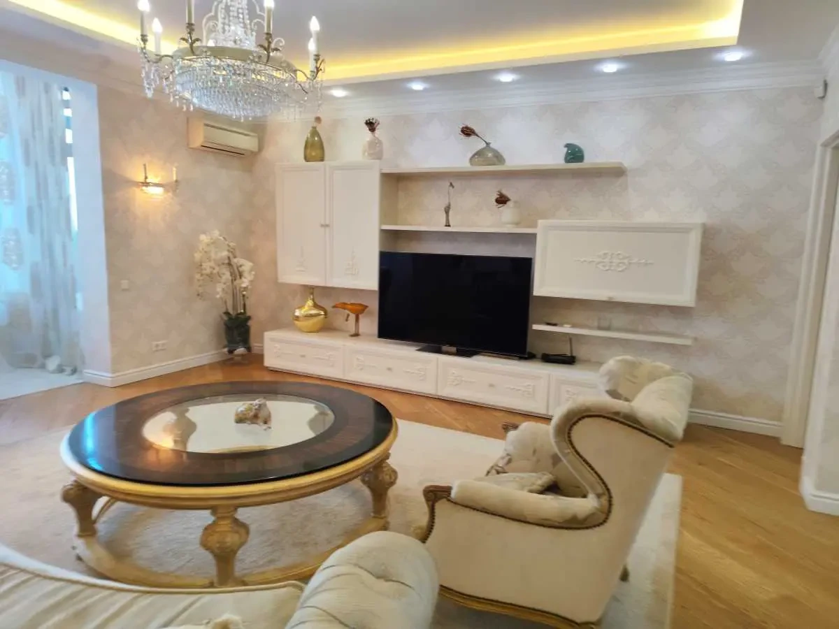 3-к квартира Київ, Печерський, Євгена Коновальця 44А