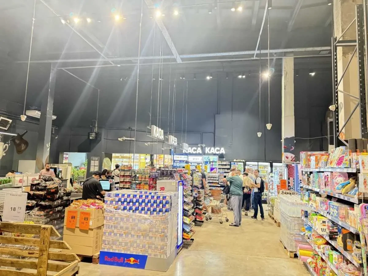 торгові площі Київ, Солом`янський, Миколи Василенка 1 3