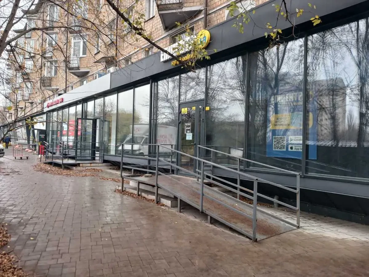 торгові площі Київ, Солом`янський, Чоколівський 37 6