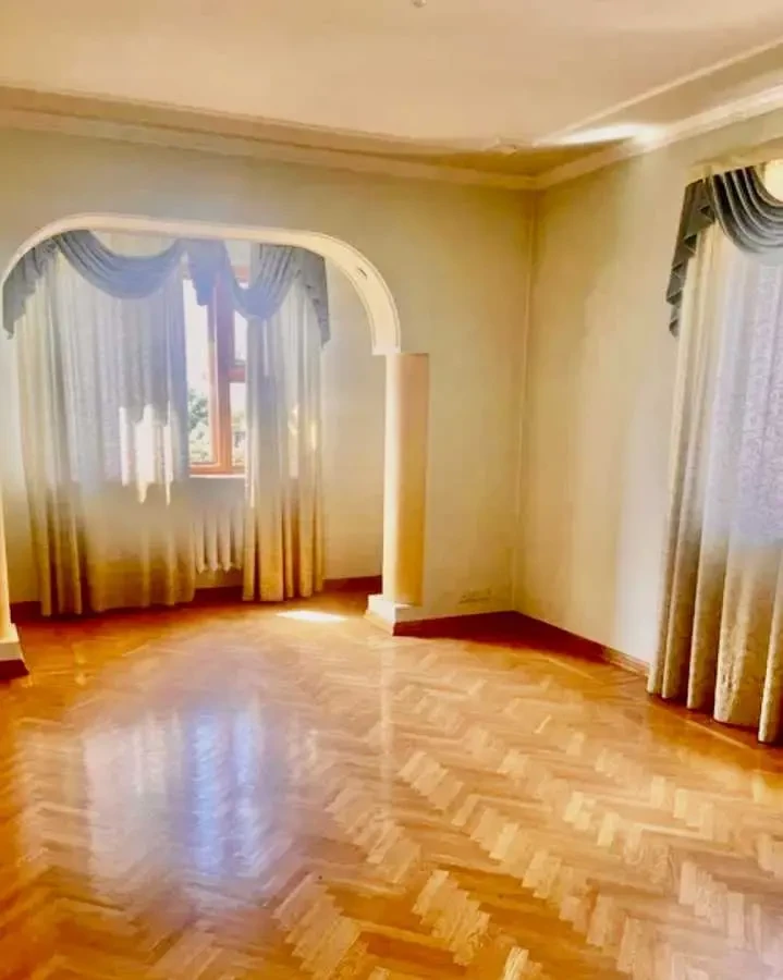 8-к будинок Бучанський, Стоянка, Ленина 1 12