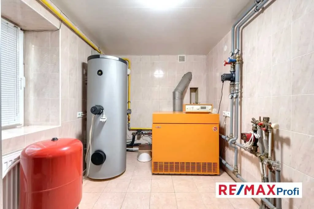 7-к будинок Фастівський, Глеваха, Освіти 23