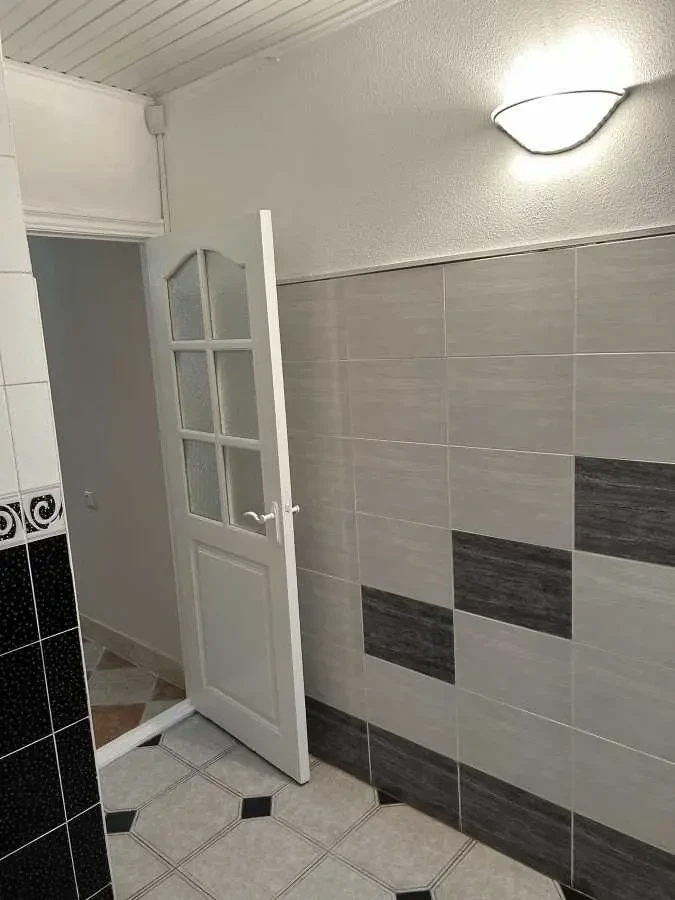 торгові площі Одеса, Хаджибейський, Академика Филатова 11