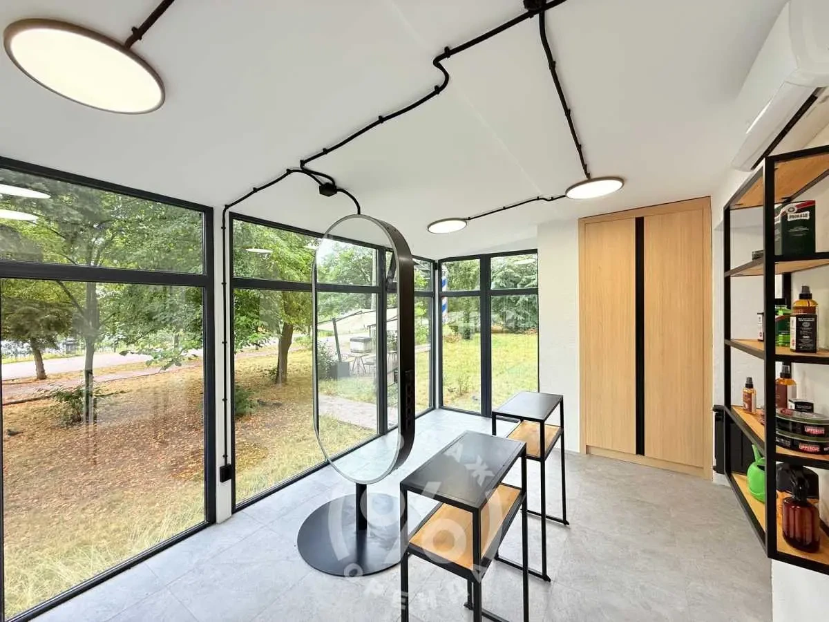 торгові площі Київ, Оболонський, Героїв Сталінграду 14Б 8