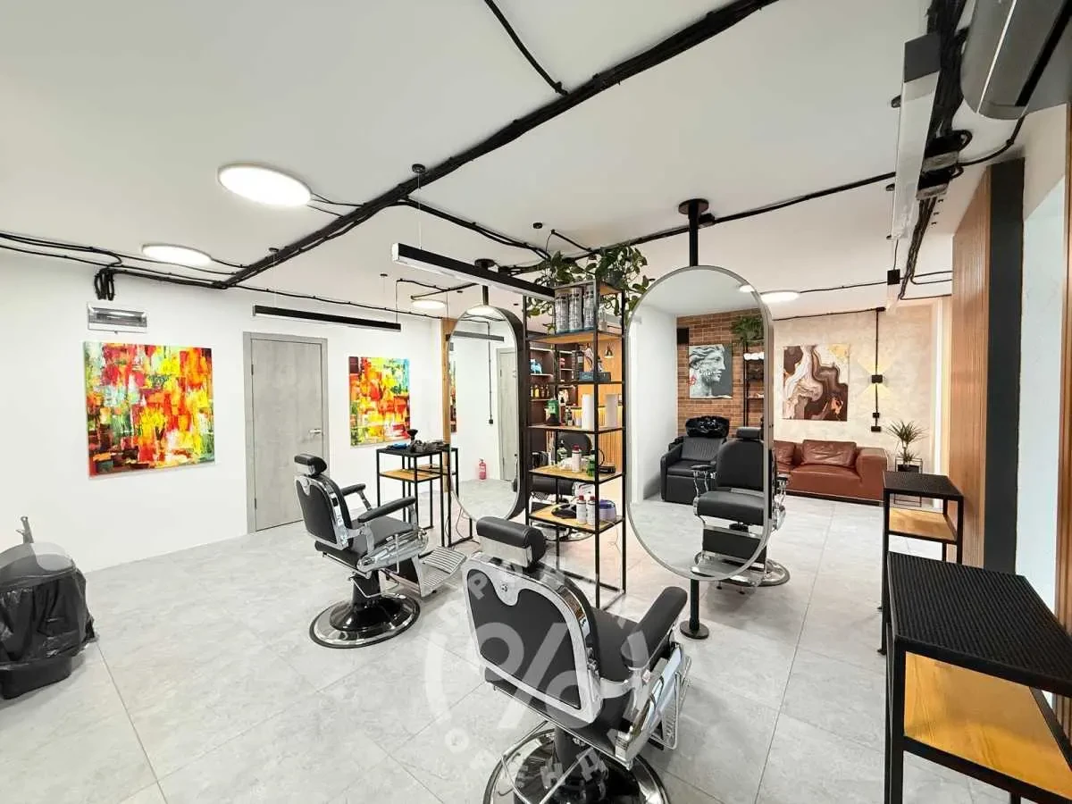 торгові площі Київ, Оболонський, Героїв Сталінграду 14Б 2