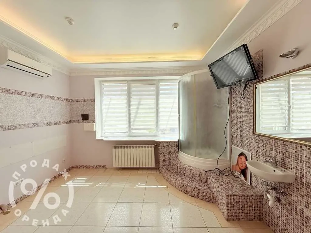 торгові площі Київ, Оболонський, Героїв Сталінграду 4 3