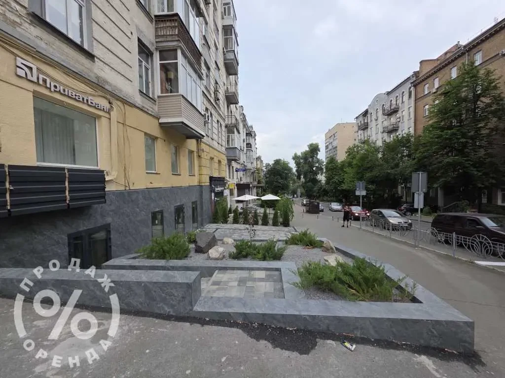 торгові площі Київ, Голосіївський, Саксаганського 61/17 2