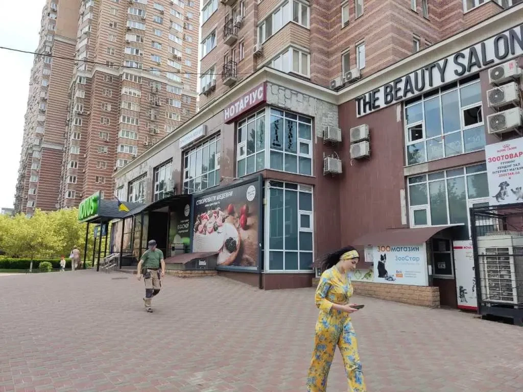 торгові площі Київ, Голосіївський, Голосіївська 13а