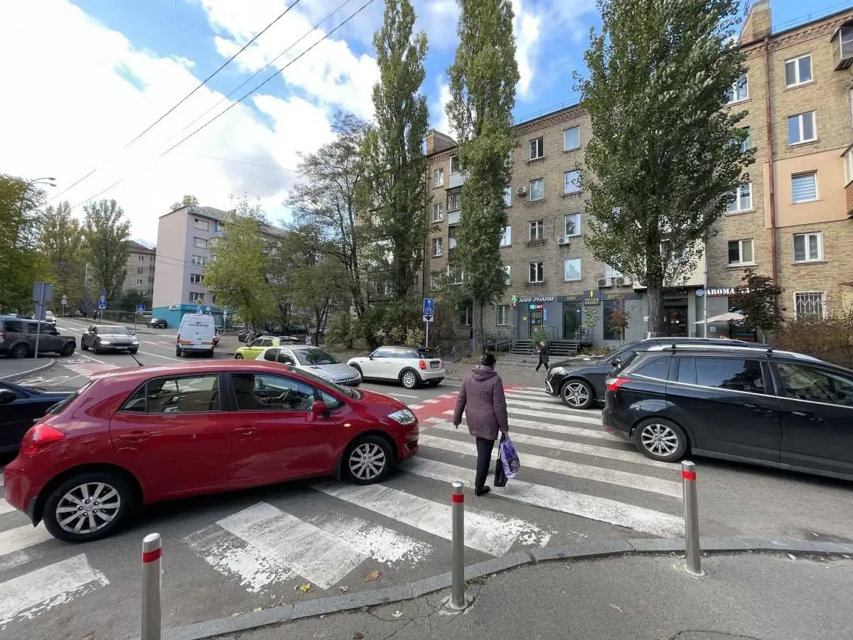 торгові площі Київ, Печерський, Професора Підвисоцького 5 2