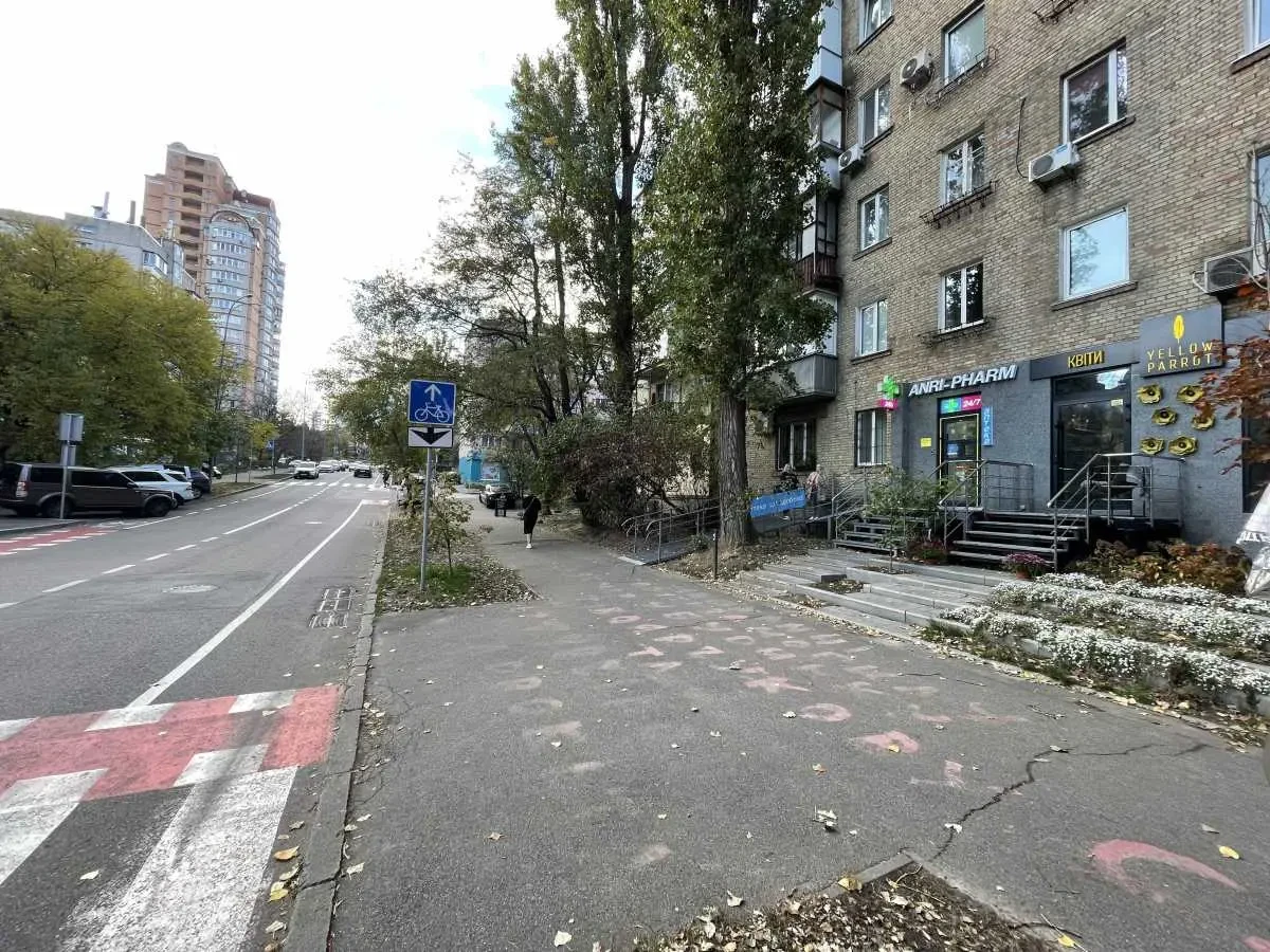 торгові площі Київ, Печерський, Професора Підвисоцького 5 4