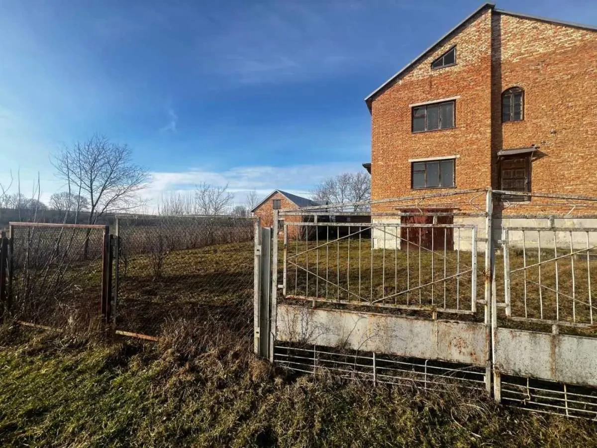 6-к будинок Буський, Новий Милятин, Центральна 7