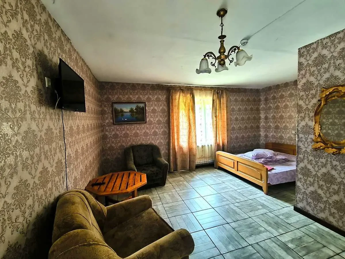 готель Бучанський, Капітанівка, ленина 17