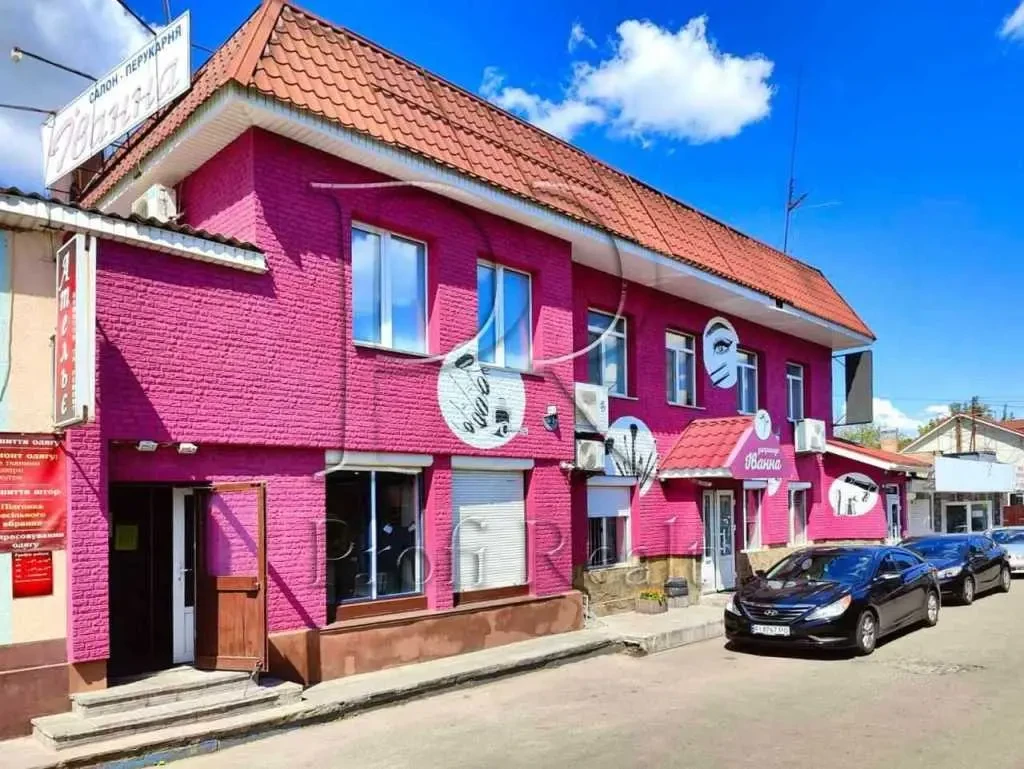 торгові площі Бучанський, Ірпінь, Центральна вулиця 6/1