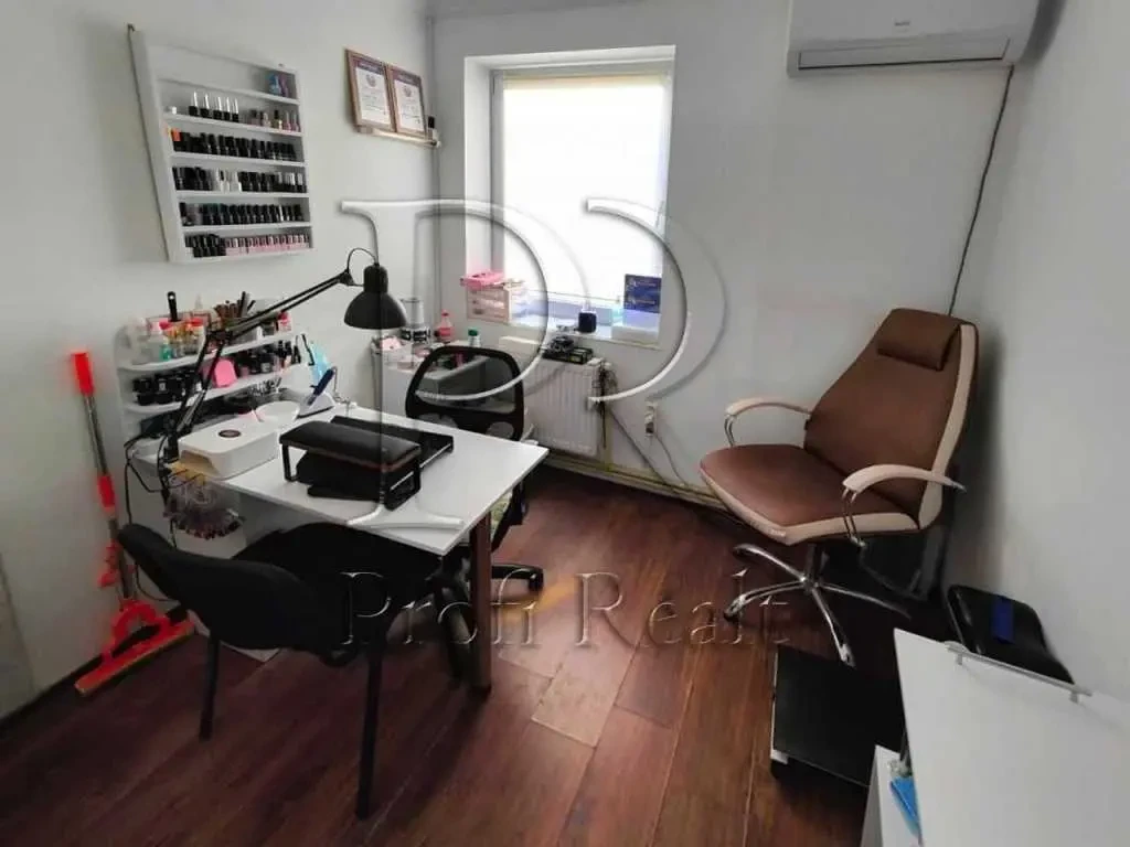 торгові площі Бучанський, Ірпінь, Центральна вулиця 6/1 3