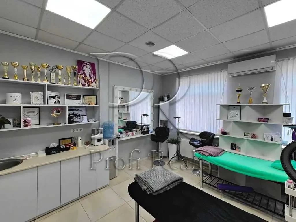 торгові площі Бучанський, Ірпінь, Центральна вулиця 6/1 4