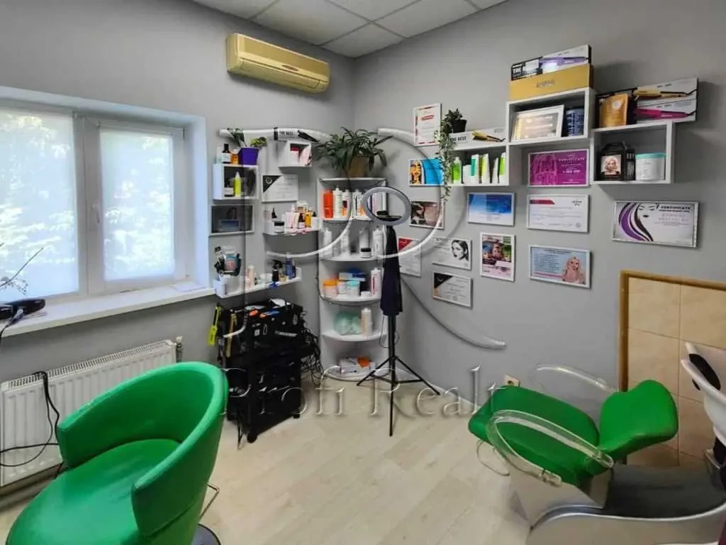 торгові площі Бучанський, Ірпінь, Центральна вулиця 6/1 5