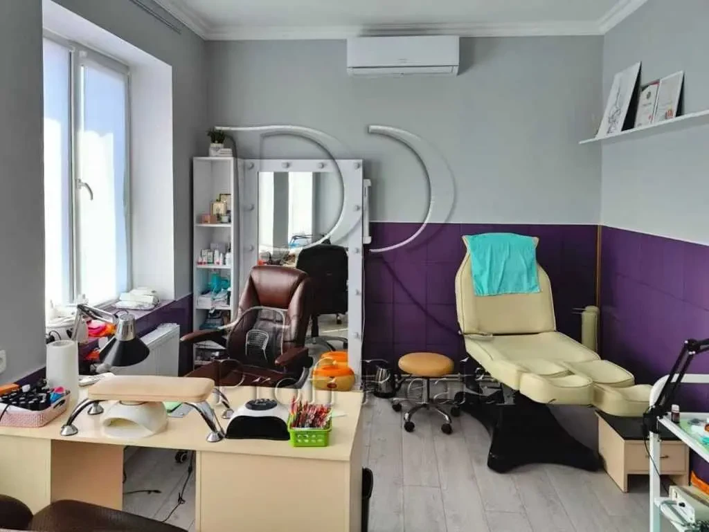 торгові площі Бучанський, Ірпінь, Центральна вулиця 6/1 7