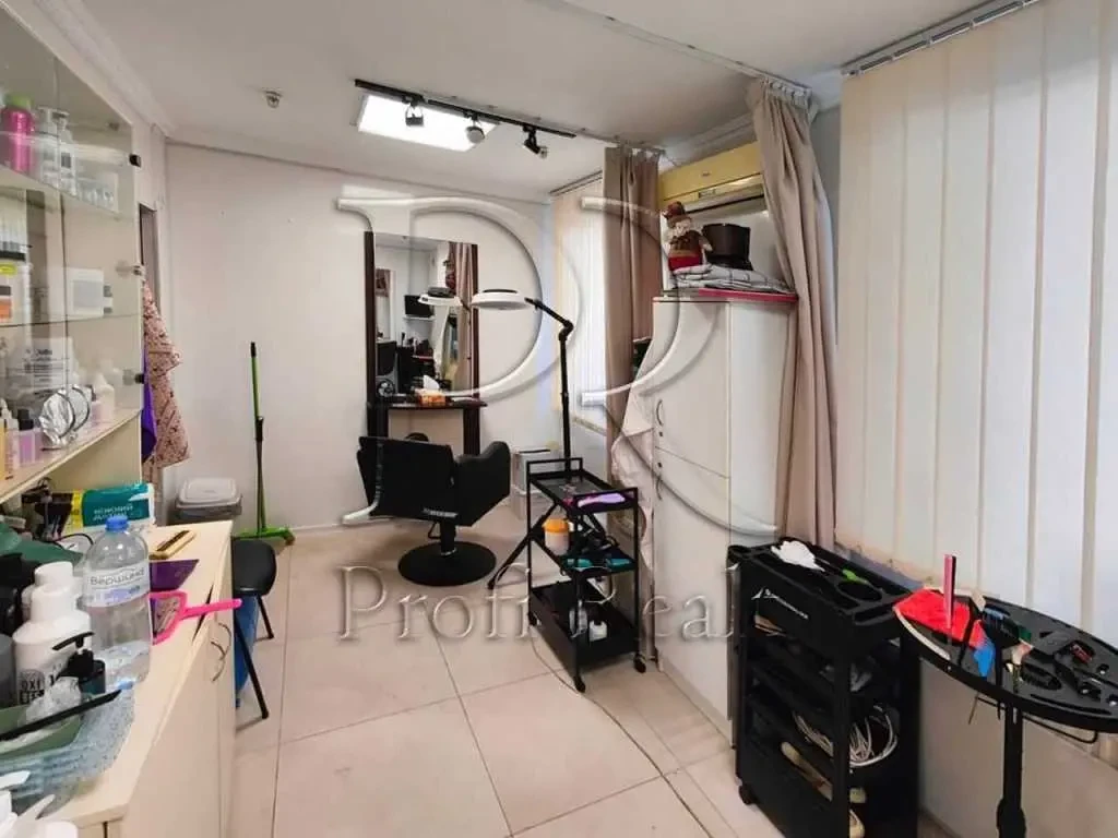 торгові площі Бучанський, Ірпінь, Центральна вулиця 6/1 8