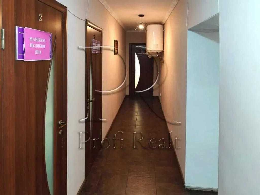 торгові площі Бучанський, Ірпінь, Центральна вулиця 6/1 10