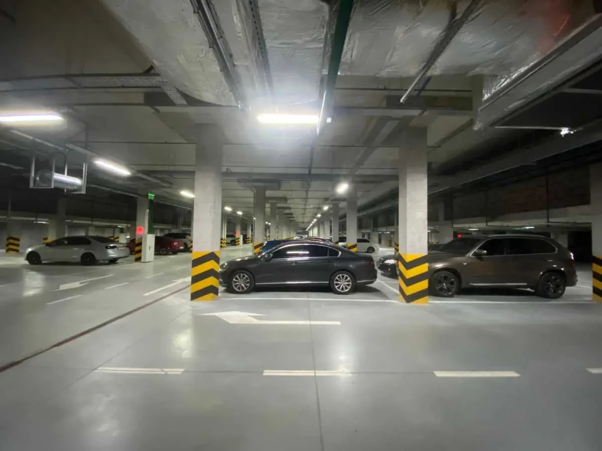 торгові площі Київ, Голосіївський, Михайла Максимовича 26 18