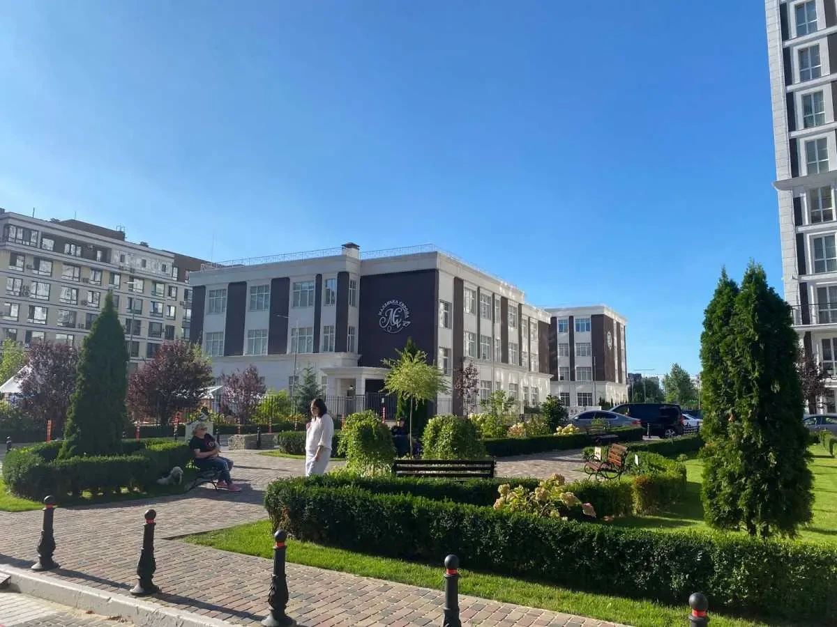 торгові площі Київ, Голосіївський, Михайла Максимовича 26 17