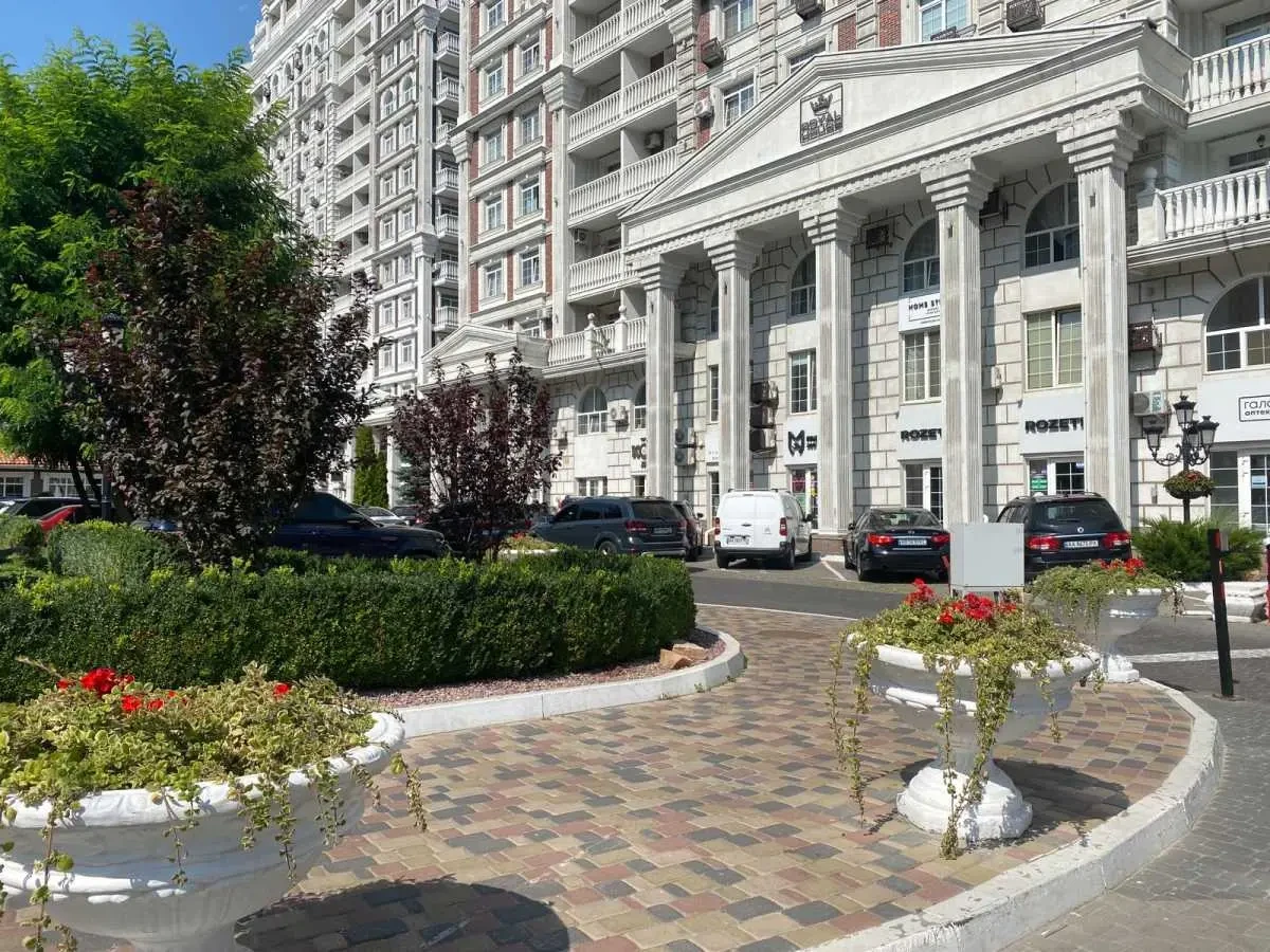 торгові площі Київ, Голосіївський, Михайла Максимовича 28 17