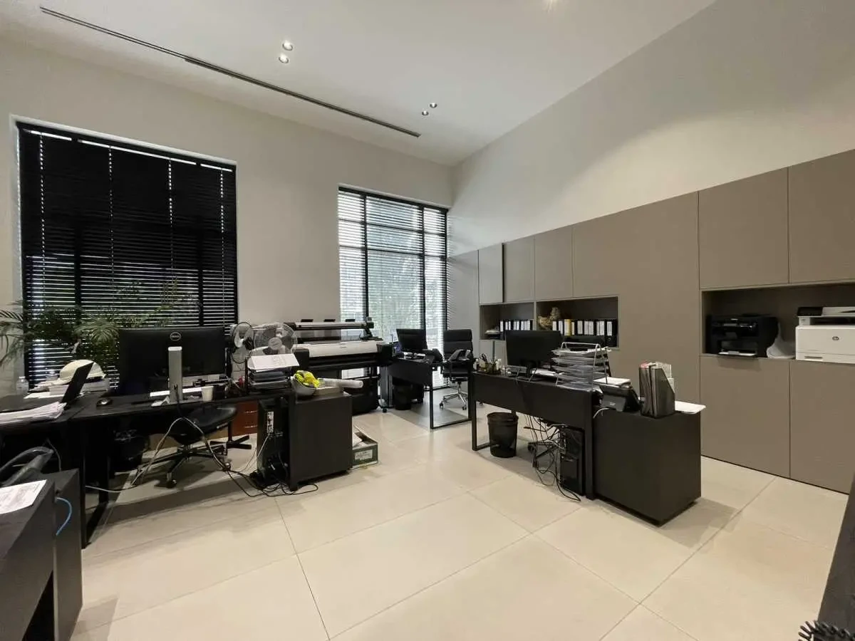 торгові площі Київ, Голосіївський, Михайла Максимовича 28 5