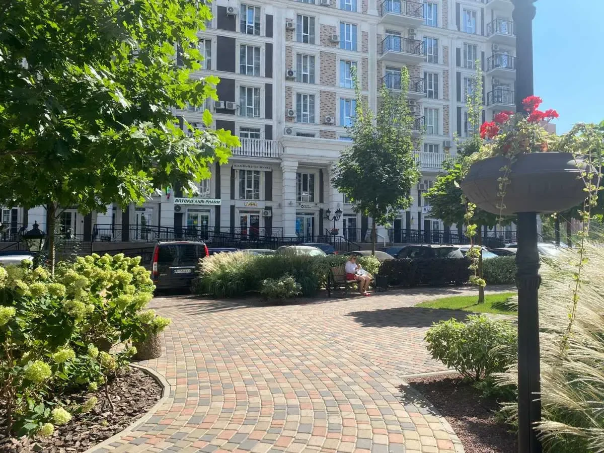 торгові площі Київ, Голосіївський, Михайла Максимовича 28 21