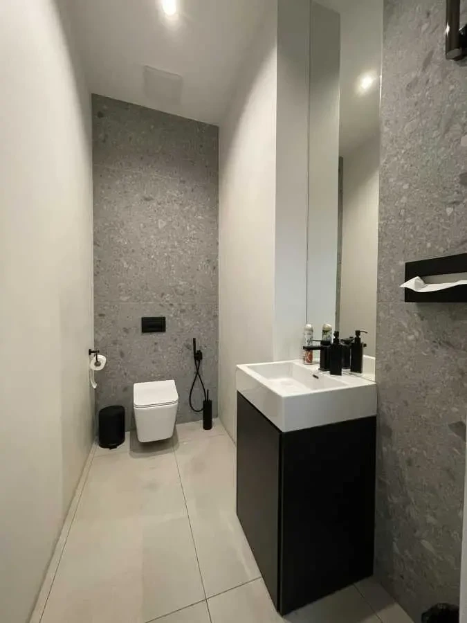 торгові площі Київ, Голосіївський, Михайла Максимовича 28 12